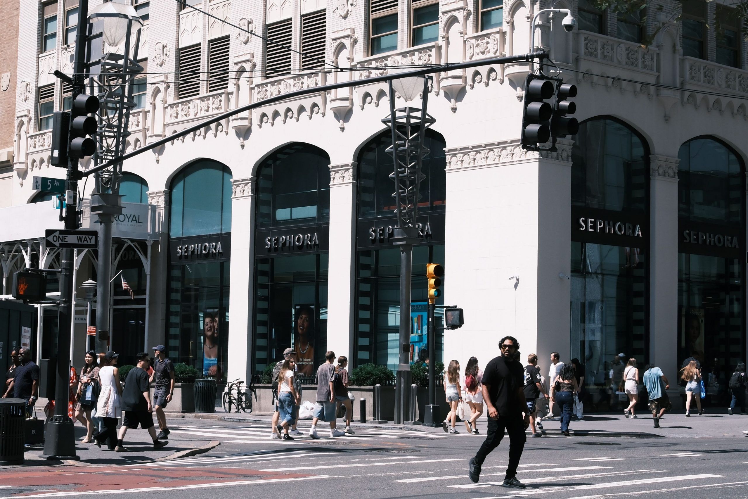 pexels-mingyang-liu-301813241-33437125 A lively city scene showcasing a Sephora storefront with pedestrians crossing the street.